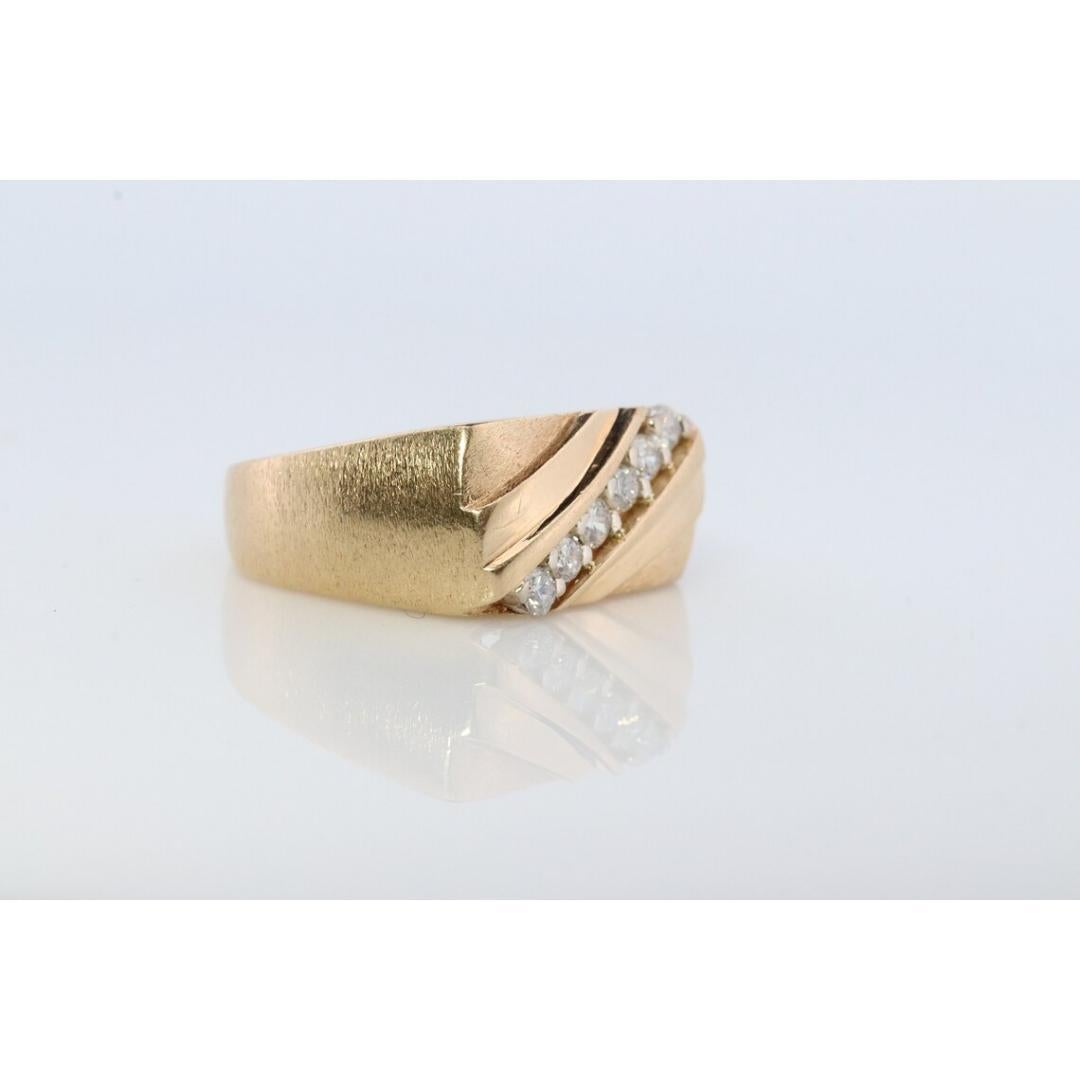Round Cut 14k Mens Diamond Signet Ring. 14k Diagonal Diamond bar channel ring. Flat Top For Sale