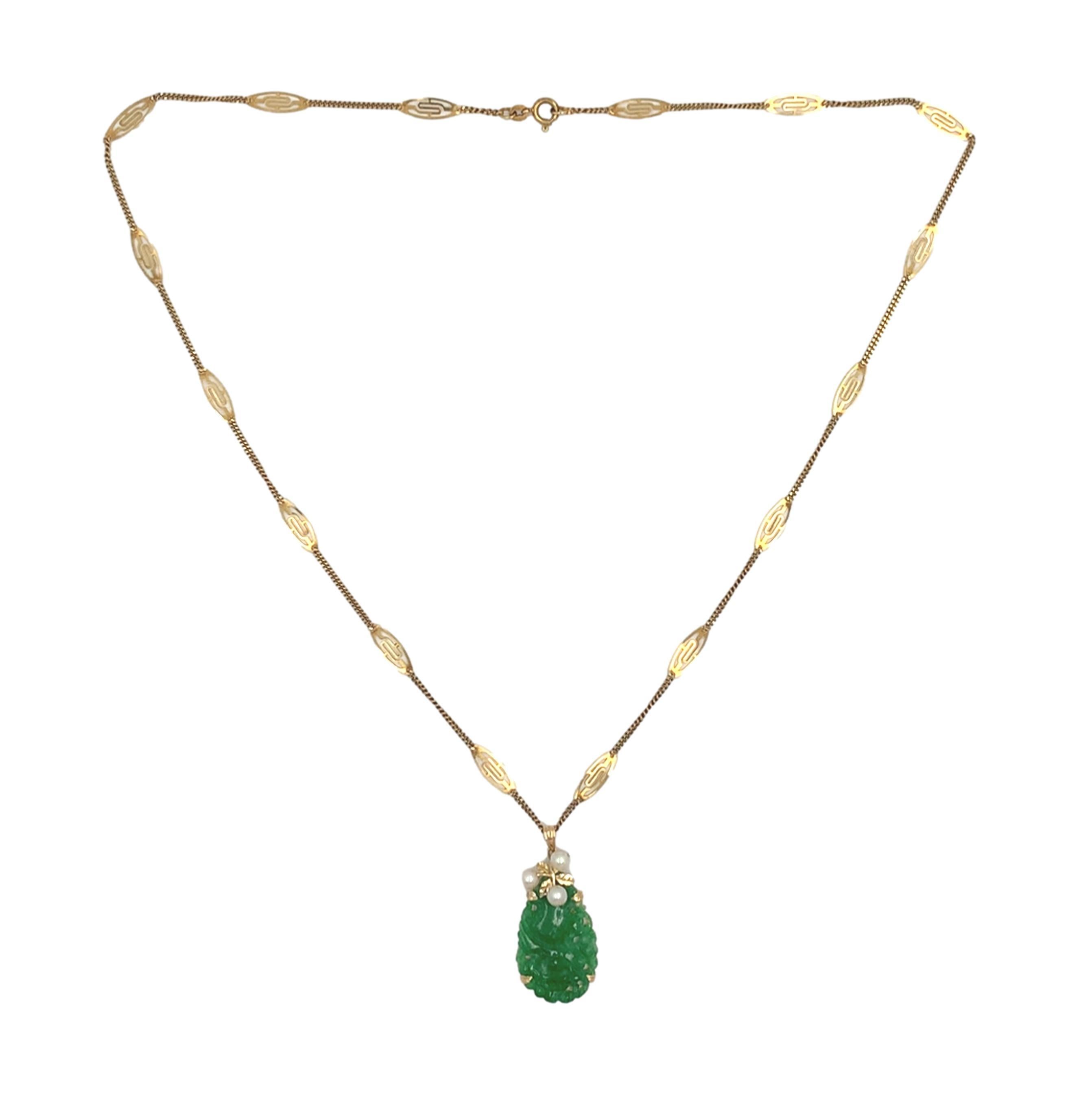 Collana con ciondolo di giada e perle di Ming Ming intagliato a 14 carati con rapporto GIA In condizioni ottime in vendita a Big Bend, WI