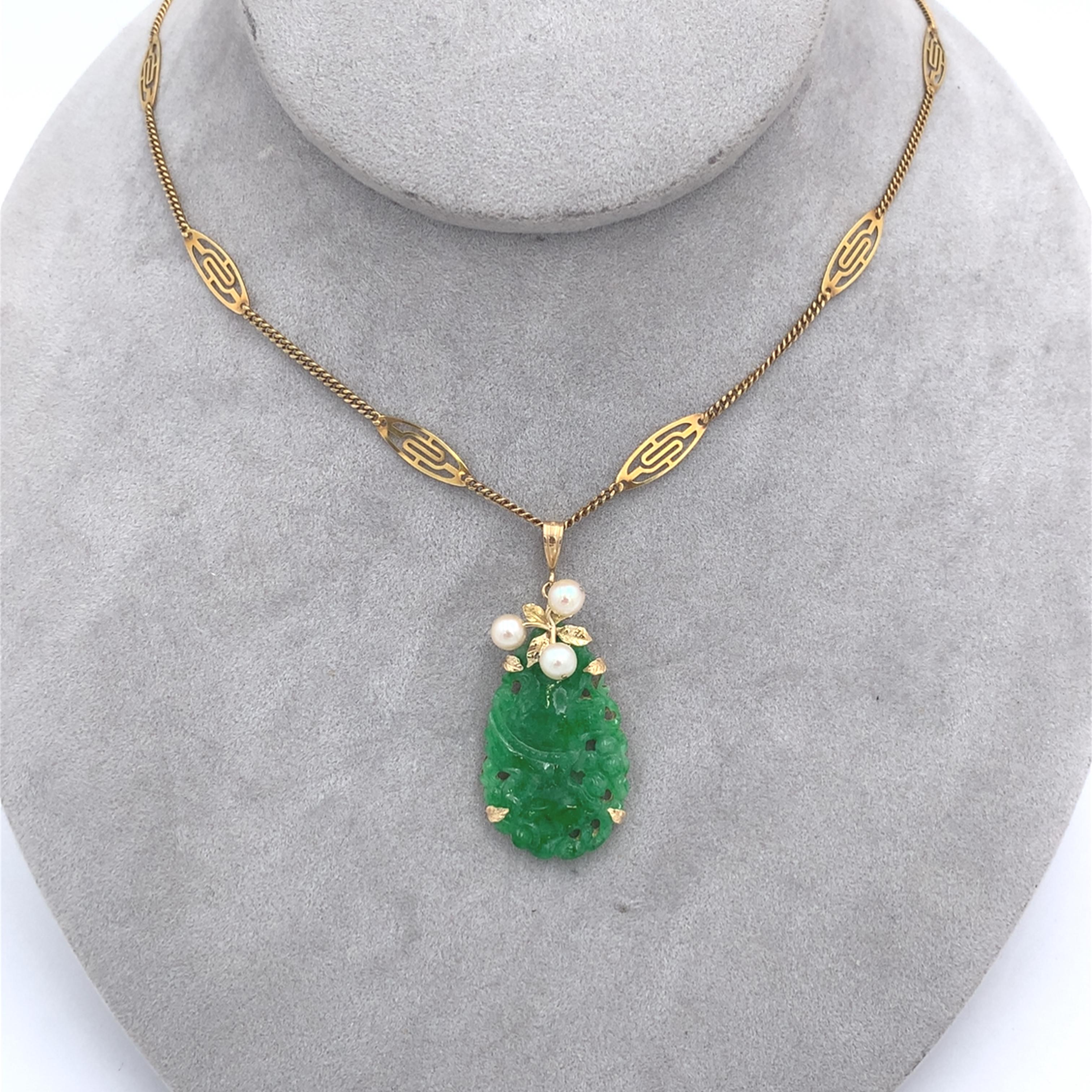 Collana con ciondolo di giada e perle di Ming Ming intagliato a 14 carati con rapporto GIA in vendita 2