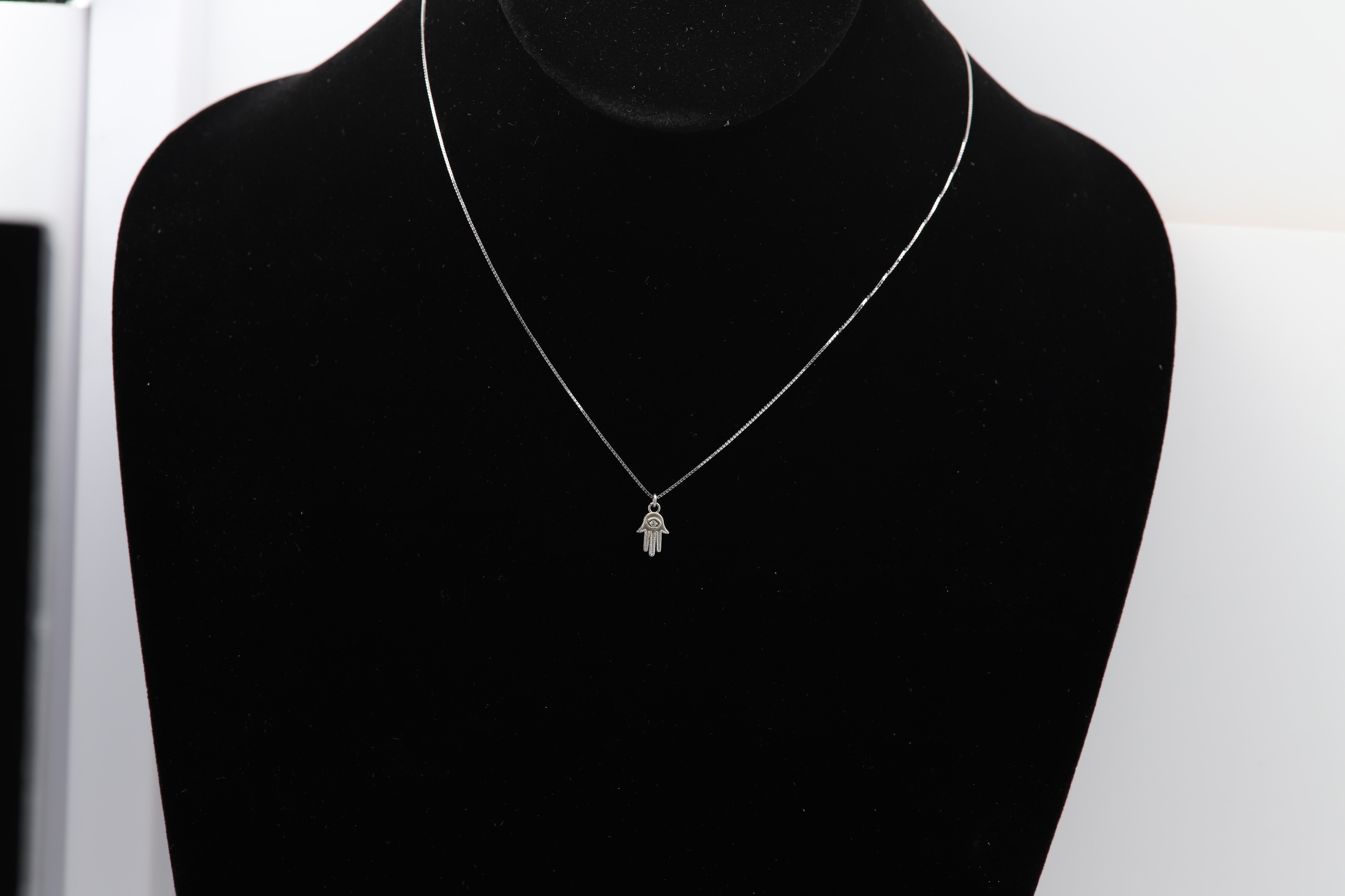 Mini Hamsa Evil Eye 14k in oro bianco e diamanti occhio molto piccolo Hamsa Hand Eye in vendita 2