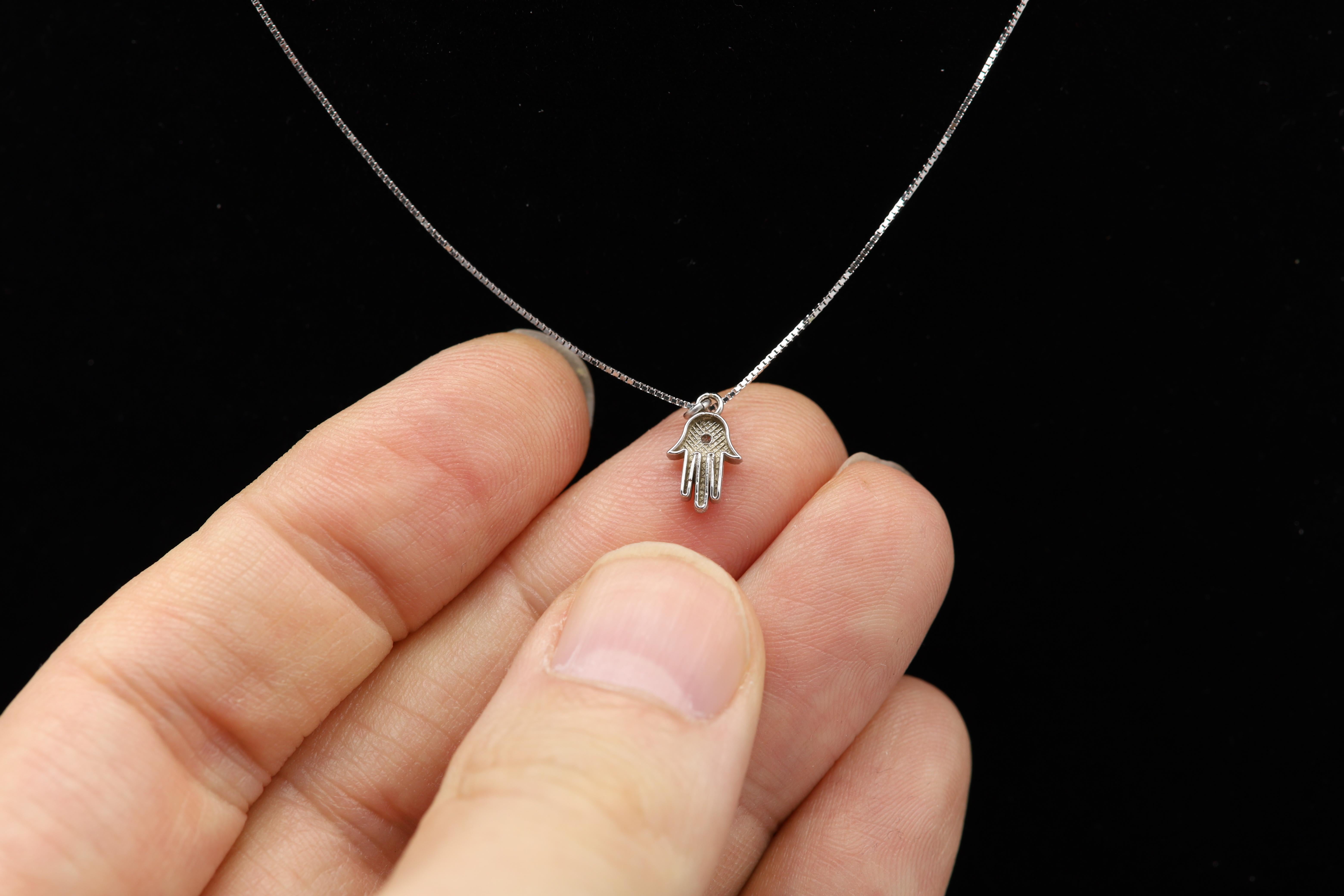 Mini Hamsa Evil Eye 14k in oro bianco e diamanti occhio molto piccolo Hamsa Hand Eye in vendita 4