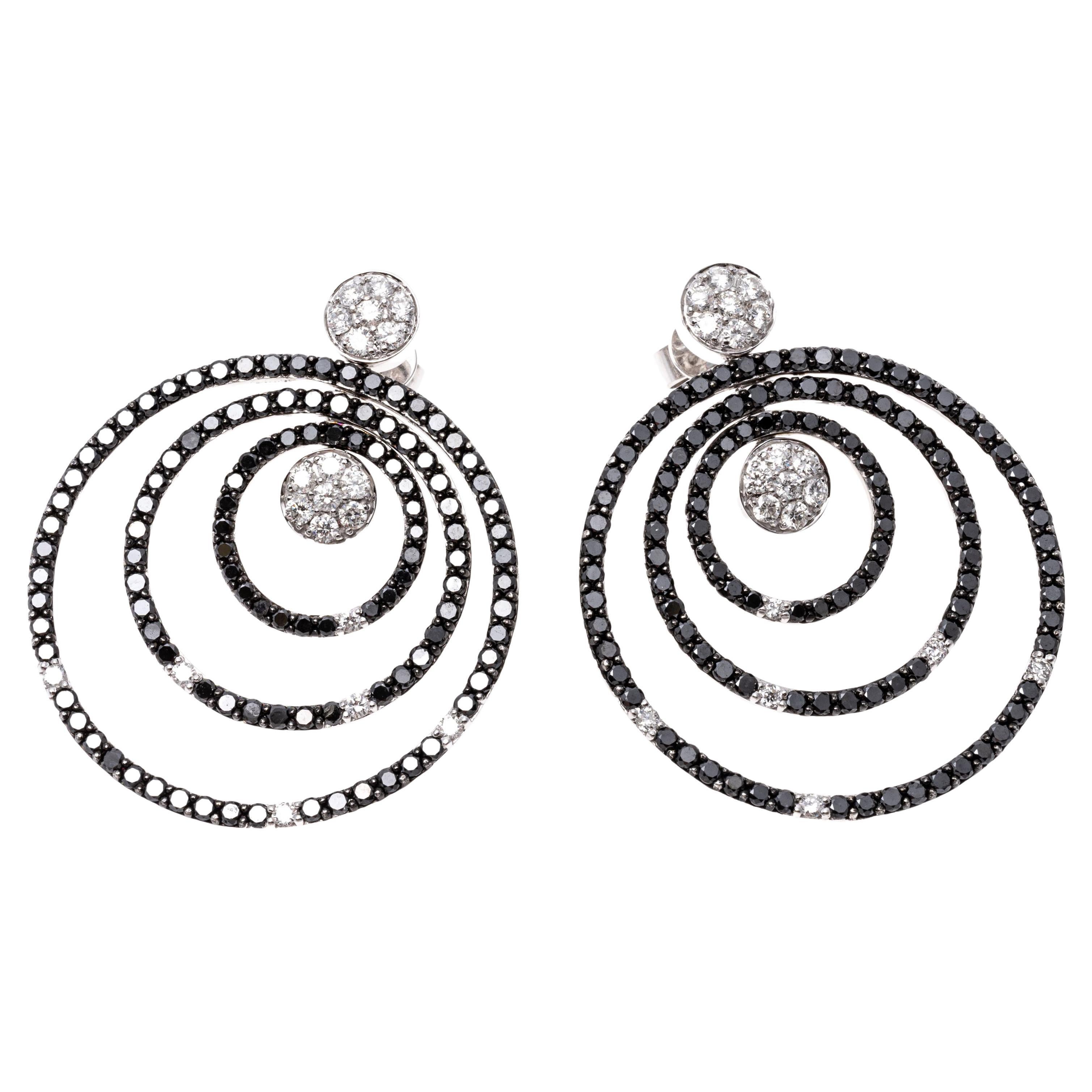 14k Mod Black And White Diamond Concentric Circle Drop Earrings, App. 5.36 TCW For Sale