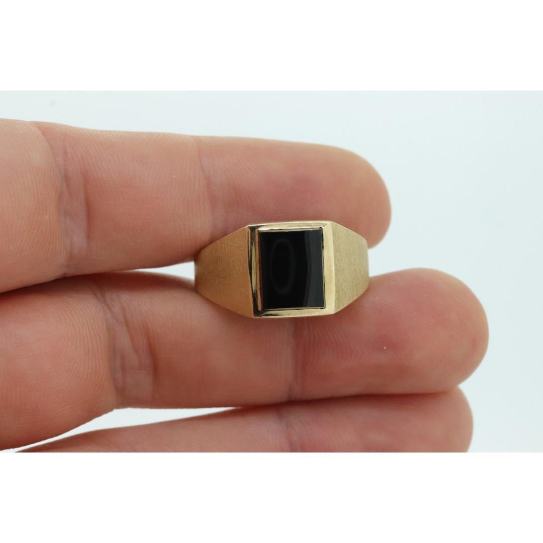 14k Moderner rechteckiger Onyxring. Herren Signet Onyx Statement-Ring mit Lünettenfassung. 1