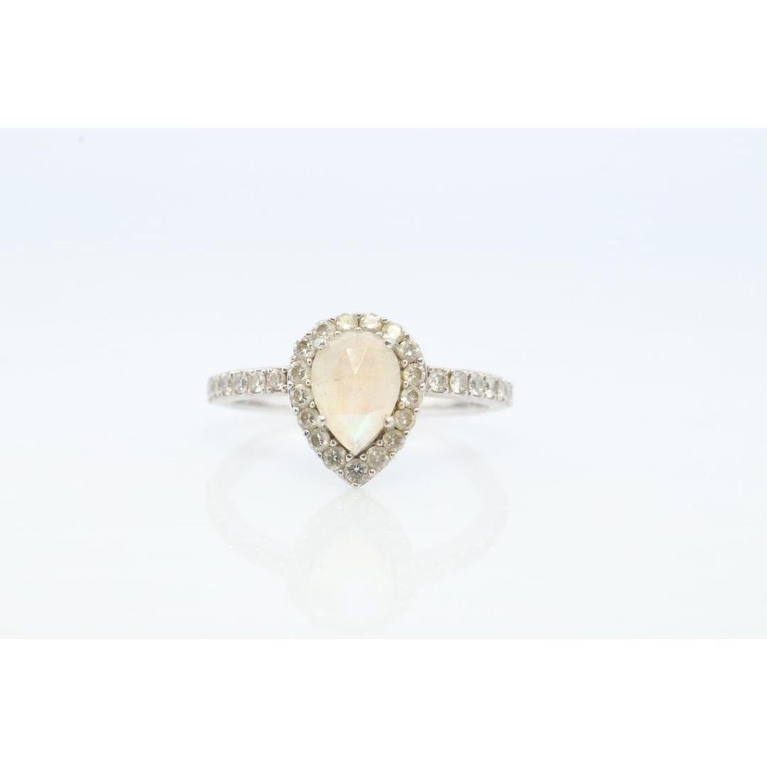 Anello aureola con pietra di luna e diamante 14k. Pietra di luna arcobaleno a pera con diamanti incastonati. in vendita 3