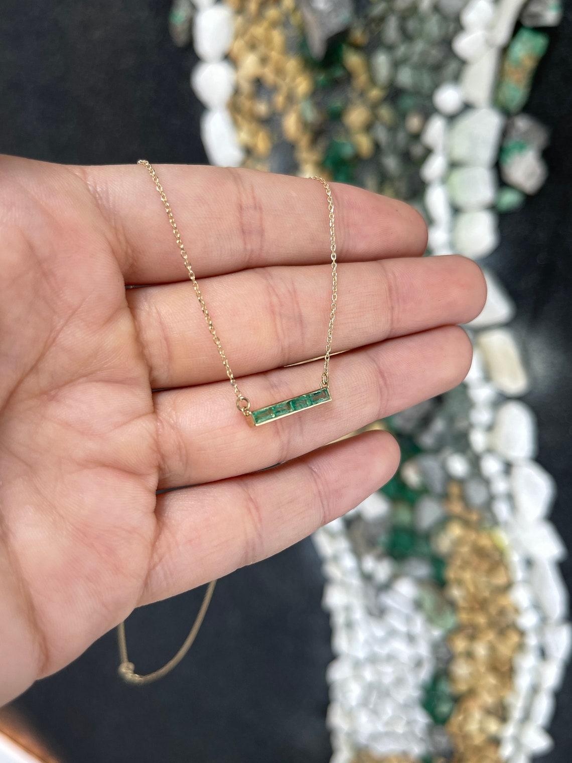 Collana a barre di smeraldi naturali 14K Smeraldo medio verde taglio baguette Est-Ovest in vendita 2