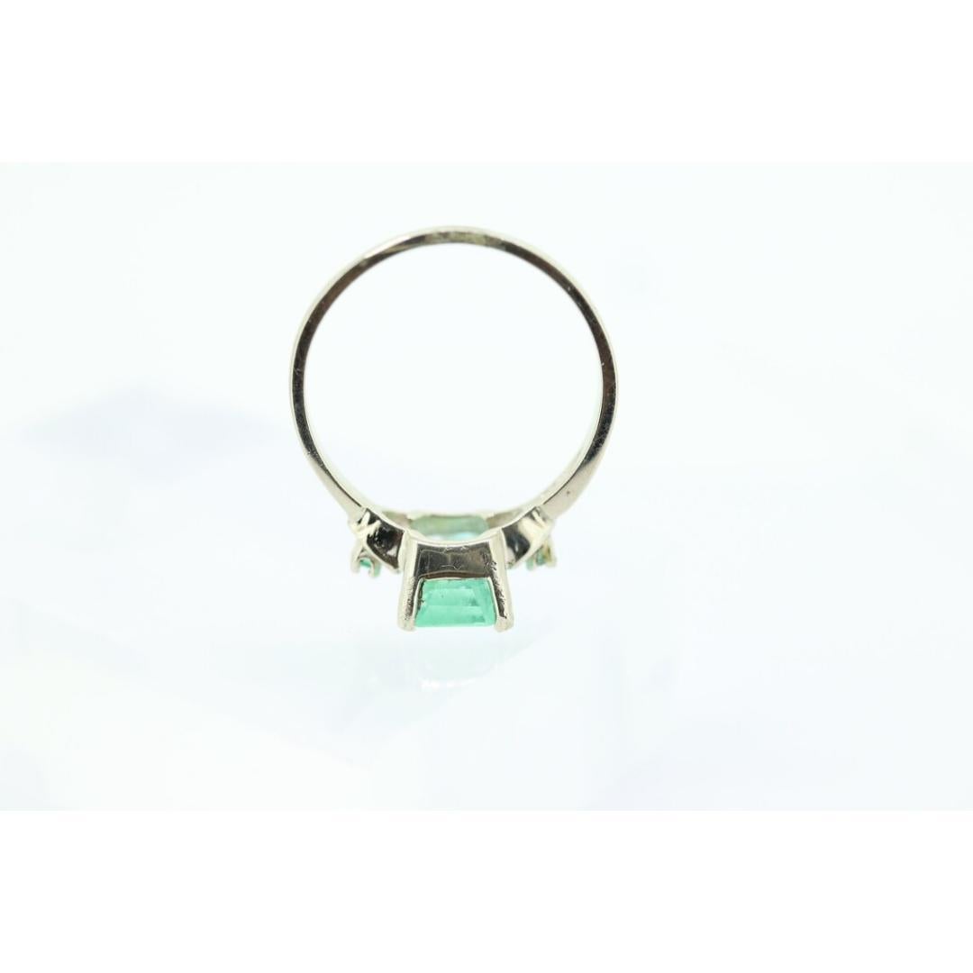 Anillo solitario de oro blanco con esmeralda natural de 14k. Anillo de Esmeralda Natural Genuina en venta 6