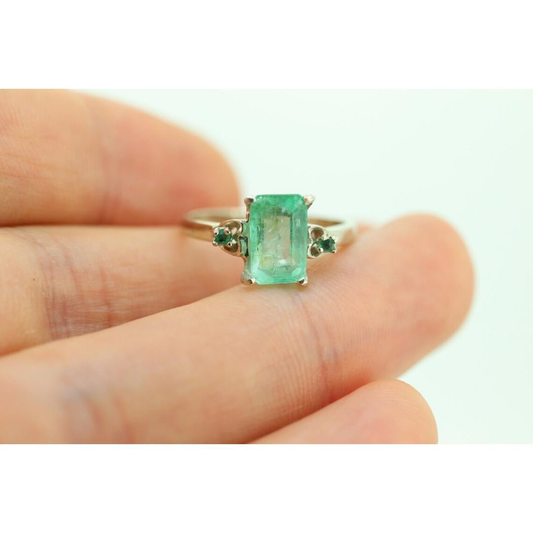 Anillo solitario de oro blanco con esmeralda natural de 14k. Anillo de Esmeralda Natural Genuina en venta 7