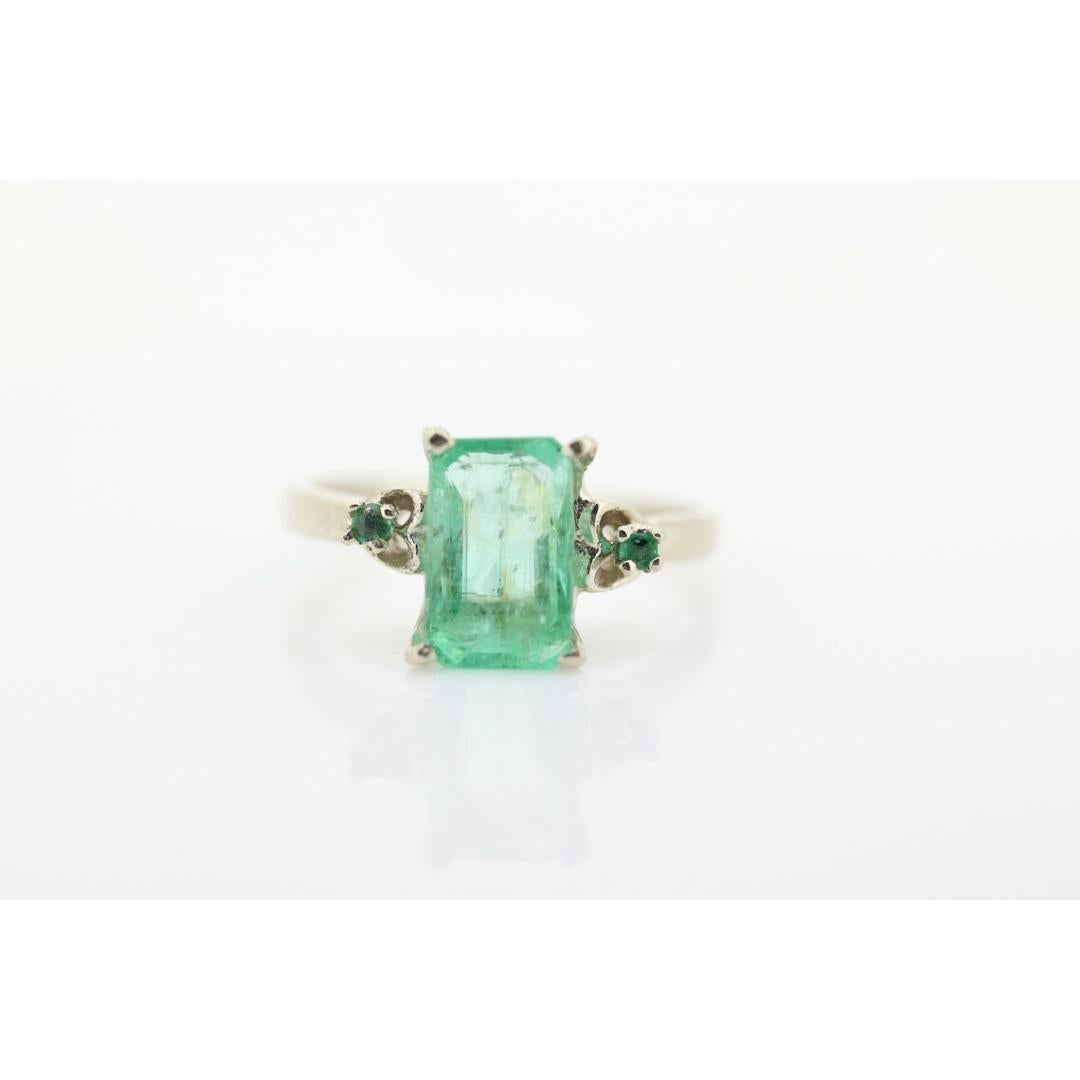 Vintage
Talla: 6 1/2 US
Materiales: Piedra
Piedra preciosa: Esmeralda
Color de la gema: Verde
Color de la banda: Plata

Estilo: Mediados de siglo

Hipnotizante color claro Esmeralda

Esmeralda Esmeralda natural 5,5 mm por 8,5 mm
2,1 gramos en