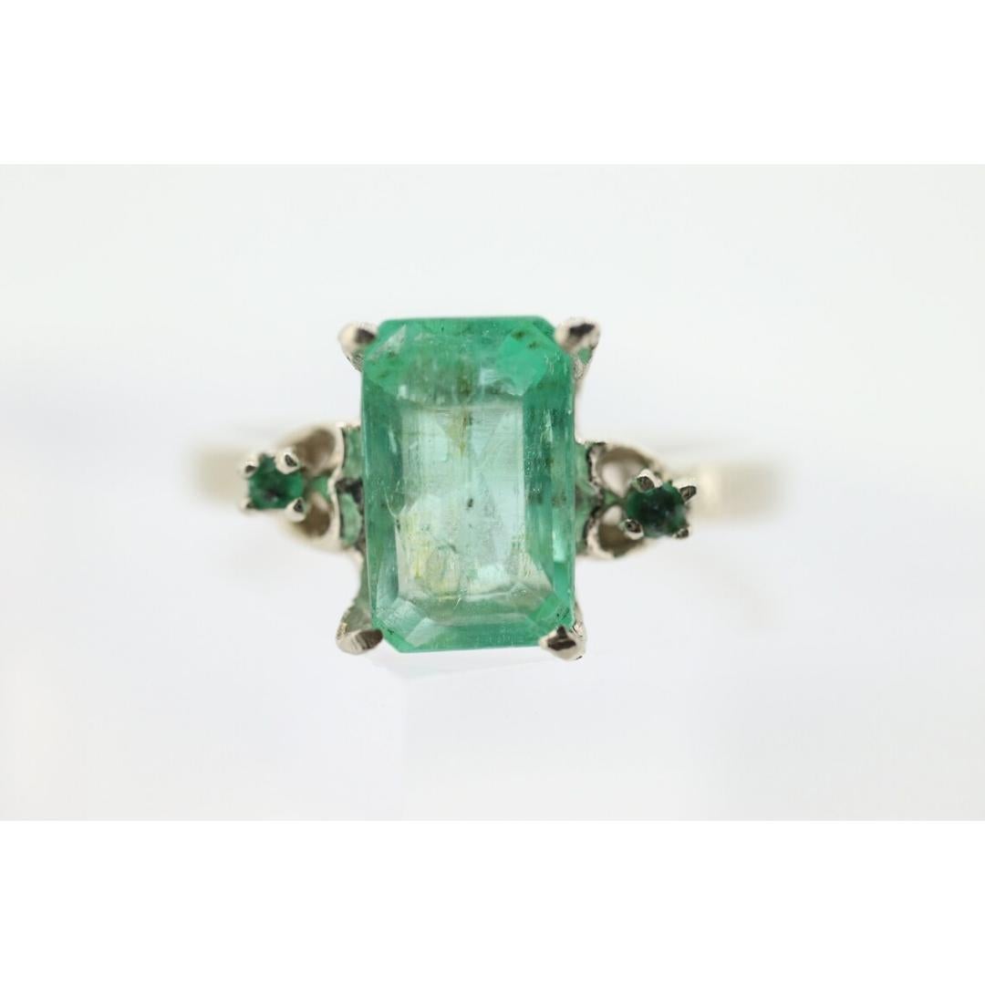 Anillo solitario de oro blanco con esmeralda natural de 14k. Anillo de Esmeralda Natural Genuina en venta 1
