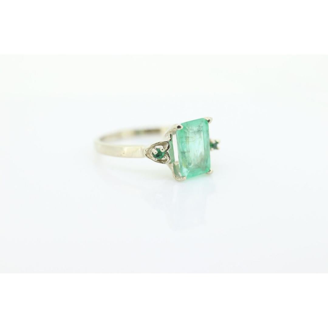 Anillo solitario de oro blanco con esmeralda natural de 14k. Anillo de Esmeralda Natural Genuina en venta 4