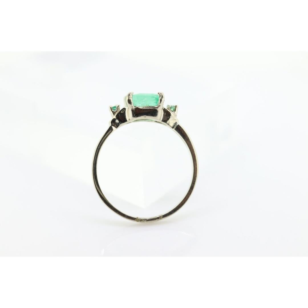 Anillo solitario de oro blanco con esmeralda natural de 14k. Anillo de Esmeralda Natural Genuina en venta 5