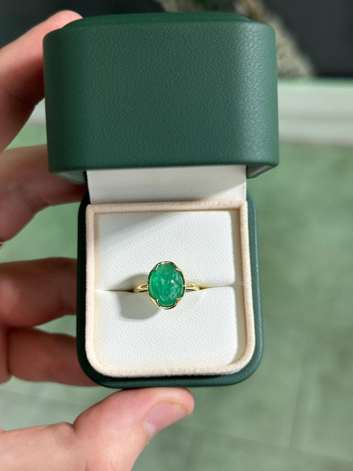 14K Natural Oval Cabochon Cut Emerald Solitaire Ring with Medium Dark Green For Sale 1