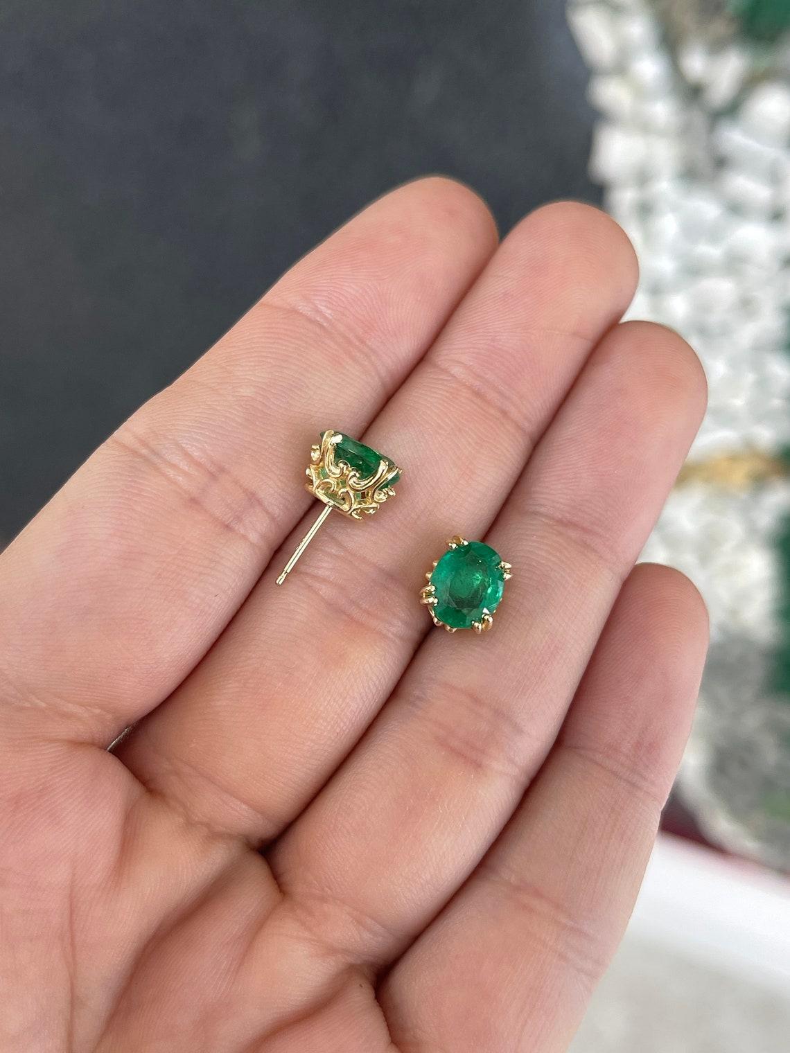 Pendientes florales talla oval natural 14K Diseño Fluer De Lis Verde Oscuro Medio en venta 3