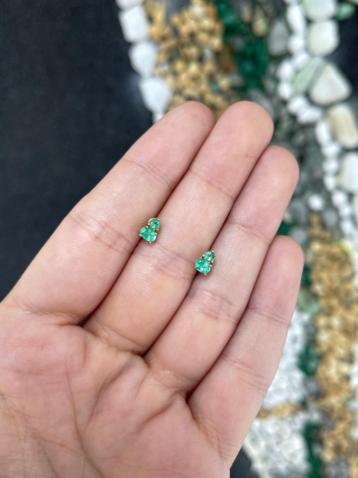 14K natürliche ovale & runde Smaragd-Ohrstecker im Rundschliff Kleinen Grünen Smaragd-Ohrstecker Damen im Angebot