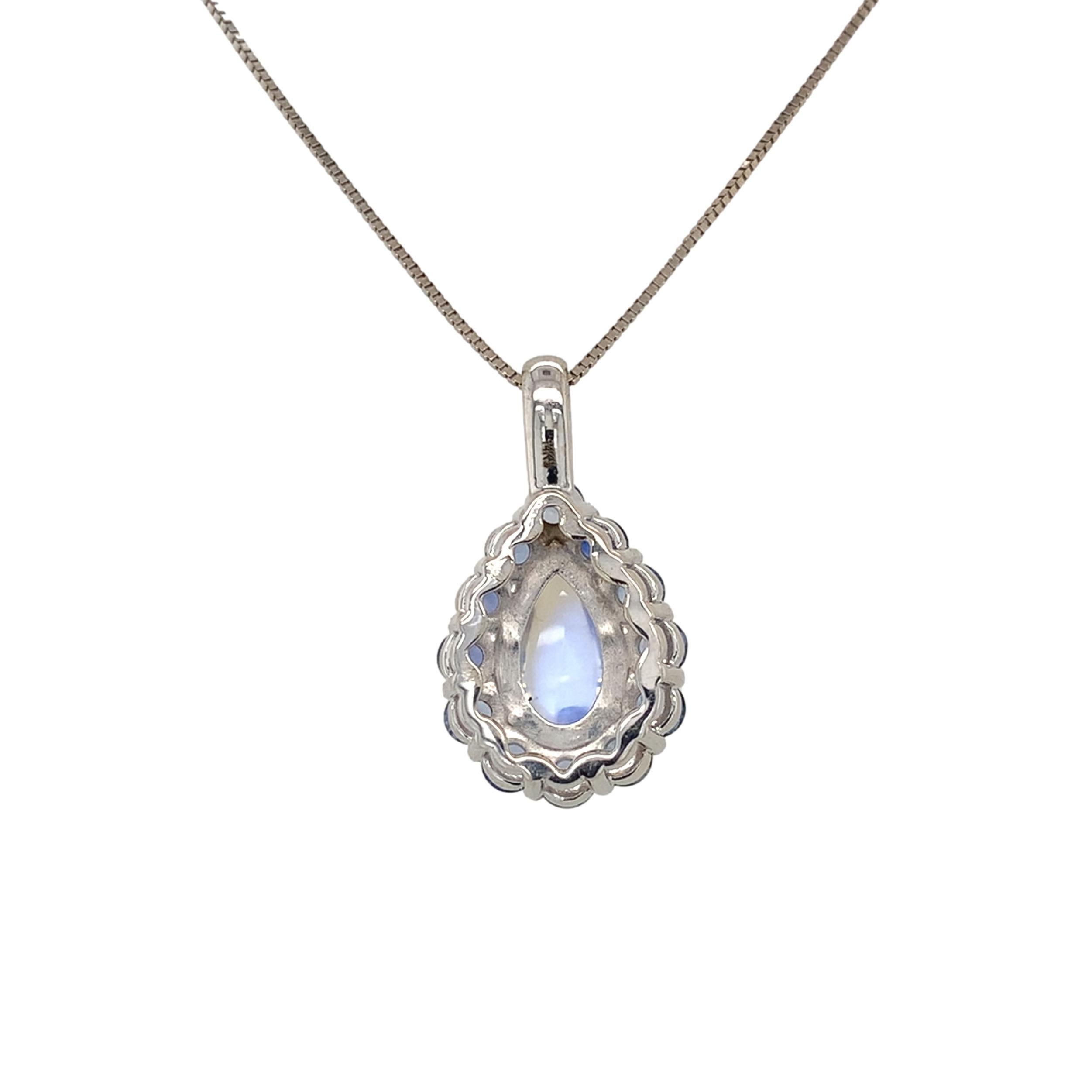 Contemporaneo Collana 14K Ciondolo con pietra di luna blu Flash e zaffiro di Ceylon da 2,34 carati in vendita