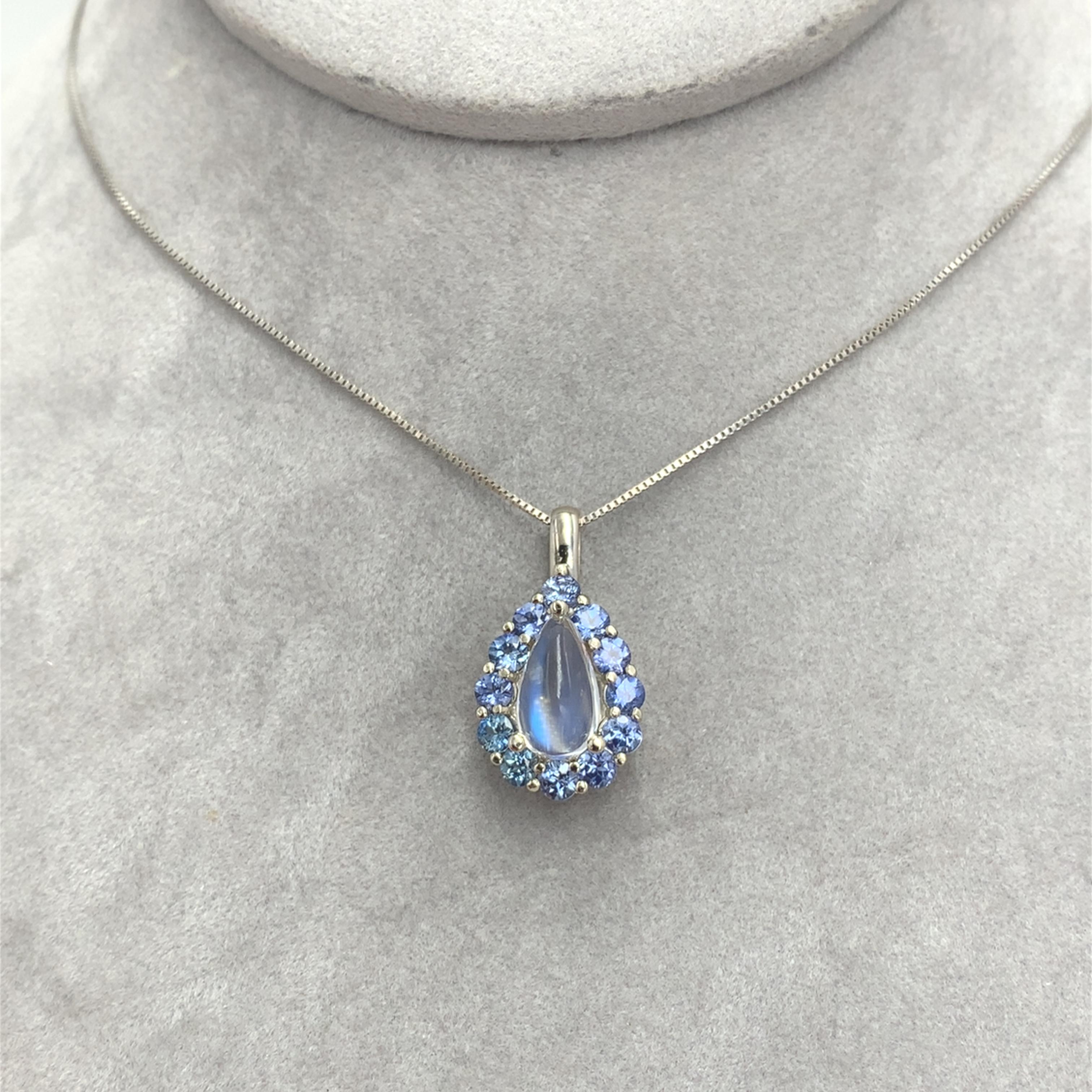 Collana 14K Ciondolo con pietra di luna blu Flash e zaffiro di Ceylon da 2,34 carati In condizioni ottime in vendita a Big Bend, WI