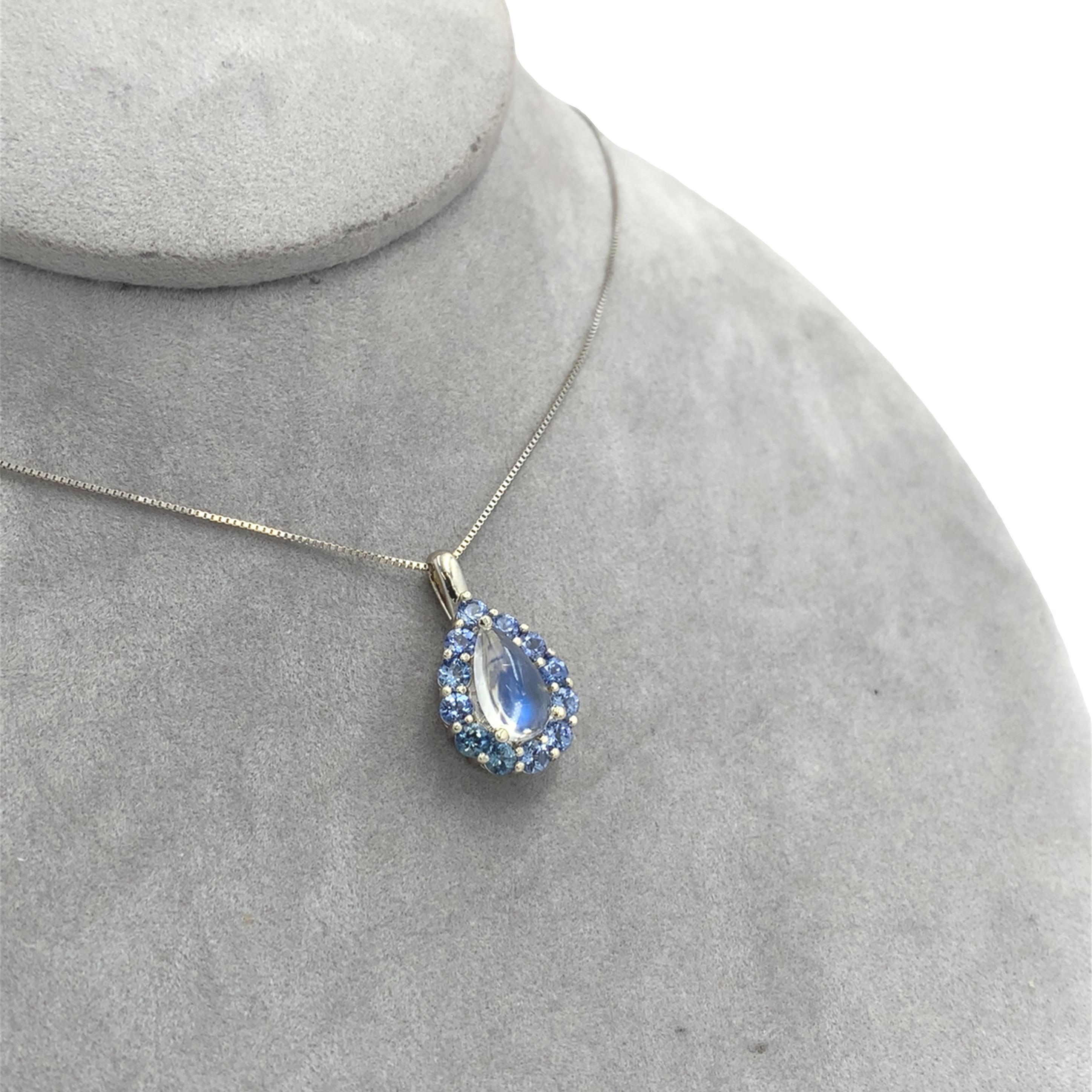 Donna Collana 14K Ciondolo con pietra di luna blu Flash e zaffiro di Ceylon da 2,34 carati in vendita