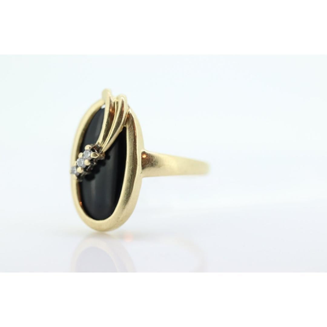 Donna Anello con ONYX e diamanti 14k. Anello a lutto ovale in onice con piccoli diamanti incastonati in vendita