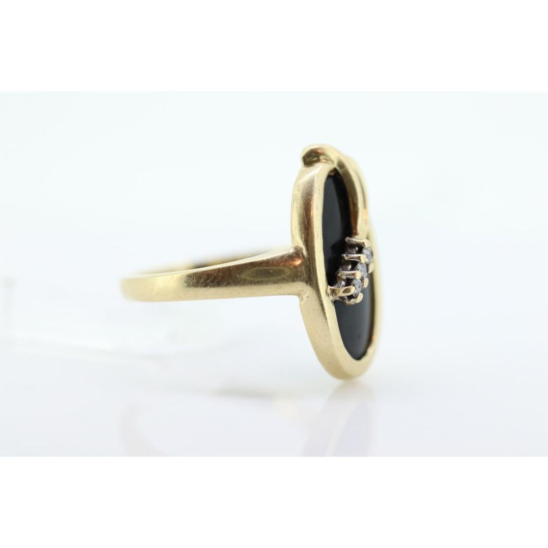 Anello con ONYX e diamanti 14k. Anello a lutto ovale in onice con piccoli diamanti incastonati in vendita 1
