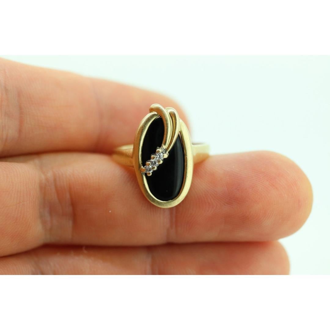 Anello con ONYX e diamanti 14k. Anello a lutto ovale in onice con piccoli diamanti incastonati in vendita 3