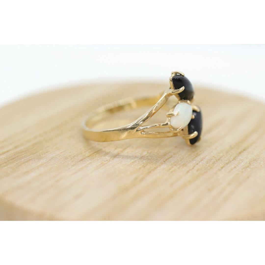 Anello a grappolo in onice opale e perla 14k. Fascia Navette Onice Opale. In condizioni buone in vendita a Port Charlotte, FL