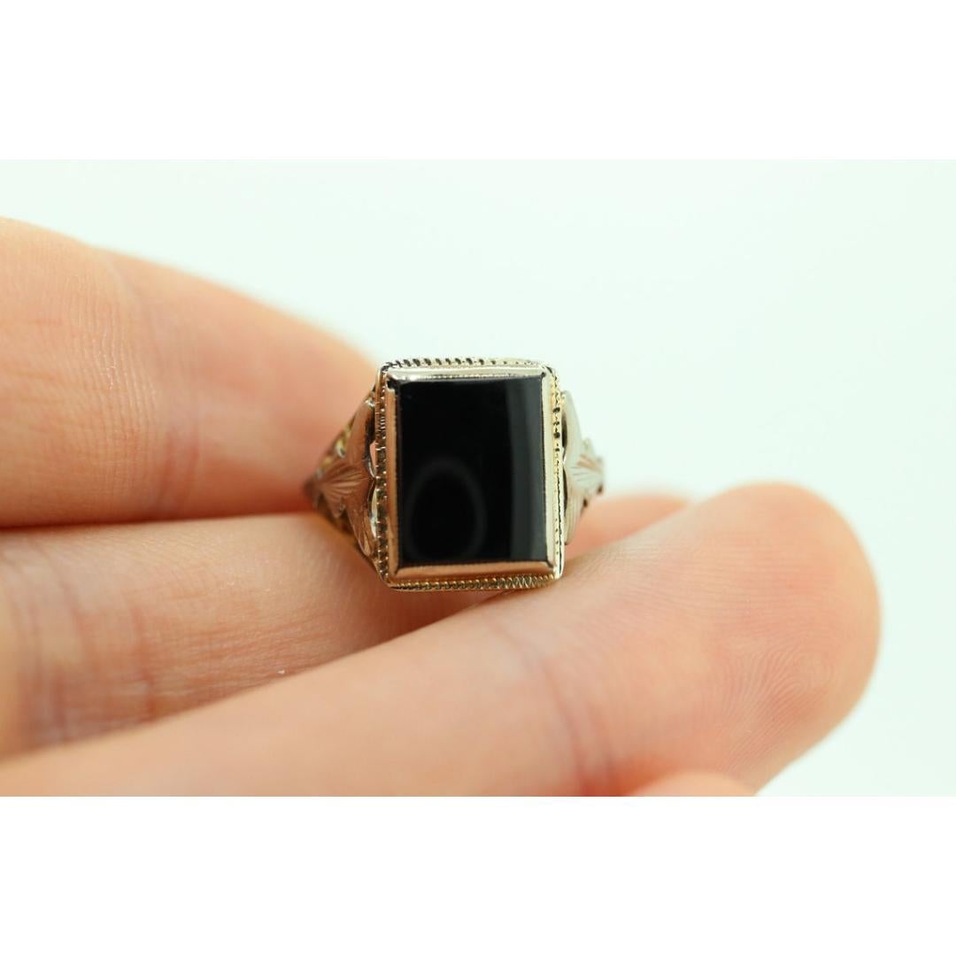 14k ONYX ring. ONYX Modern and Slim Picture Frame Rectangle Onyx signet ring. For Sale 6