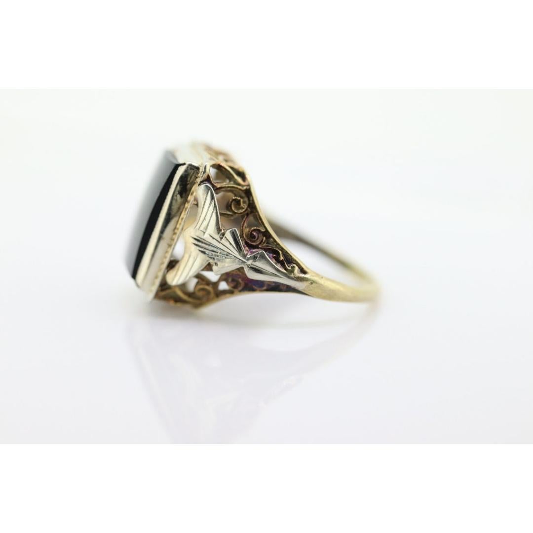14k ONYX ring. ONYX Modern and Slim Picture Frame Rectangle Onyx signet ring. In Good Condition For Sale In Port Charlotte, FL