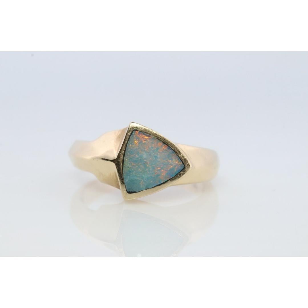Bague 14k avec incrustation d'opale. Bague à chaton triangulaire en OPAL. Fabriqué par BO en vente 2