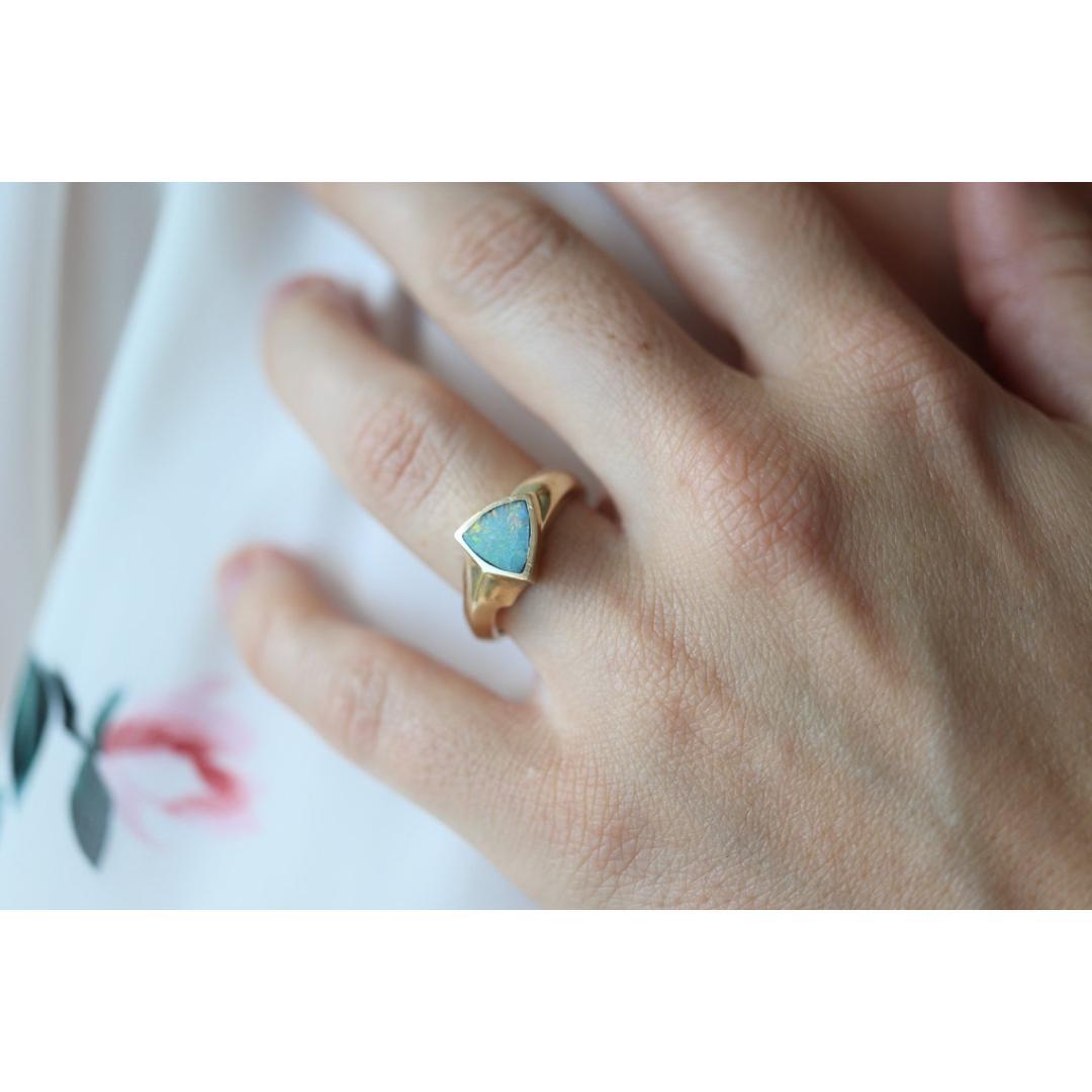 Bague 14k avec incrustation d'opale. Bague à chaton triangulaire en OPAL. Fabriqué par BO en vente 4