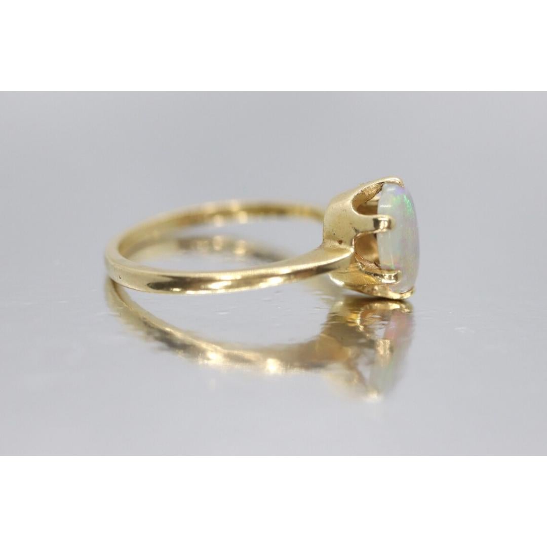 14k Opal Solitaire Claw set ring. Crystal Opal solitaire band. In Good Condition For Sale In Port Charlotte, FL