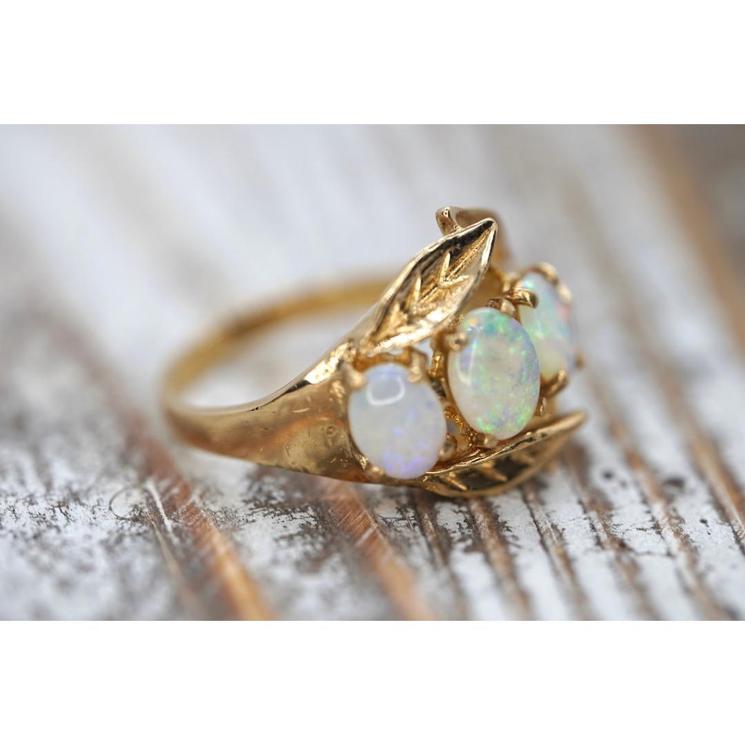 da uomo o donna Anello Trio Opale 14k. Anello con triplo cristallo OPAL e foglie in filigrana. in vendita