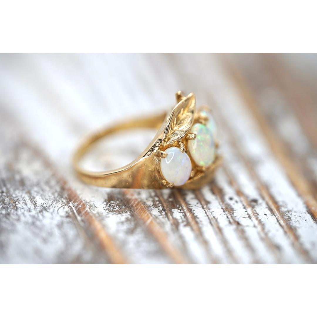 Anello Trio Opale 14k. Anello con triplo cristallo OPAL e foglie in filigrana. in vendita 2