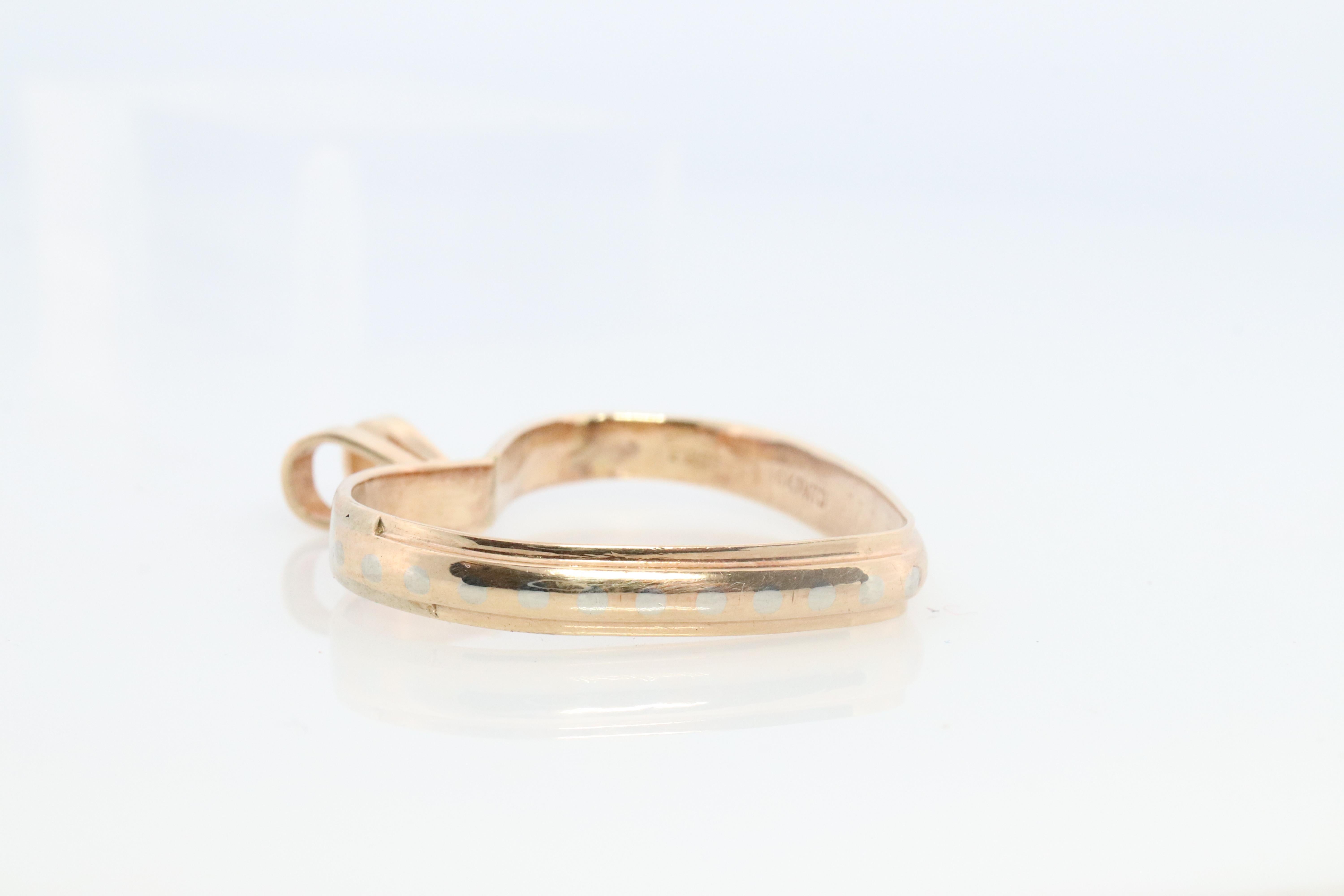 Pendentif en forme de coeur ouvert 14k. Antiquities 1940s Large Open Heart Pendentif. Pour femmes en vente