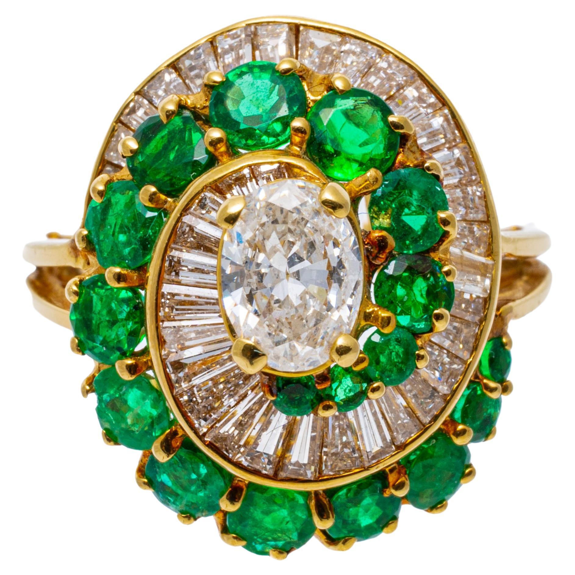 14k Oval Diamond and Emerald and Diamond Spiral Cluster Ring For Sale