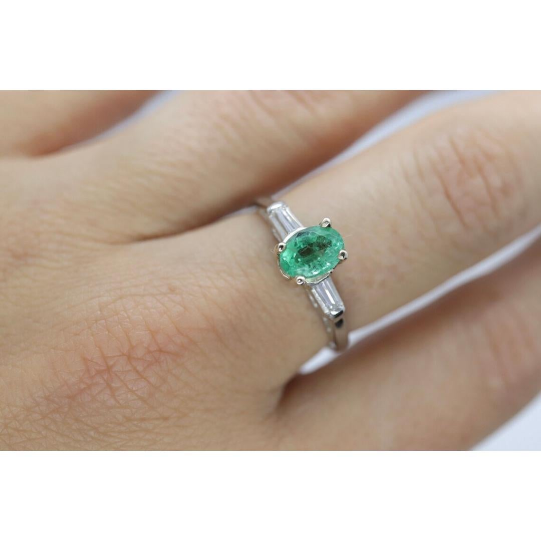 Vintage from before 2000
Size: 7 US
Materials: Gold
Gemstone: Emerald

Band Color: White

Natural Green Emerald Ring with Diamond accents.

Appraisal at $2975. Appraisal is included.

Stunning Emerald Solitaire. Oval Emerald accented with tapered