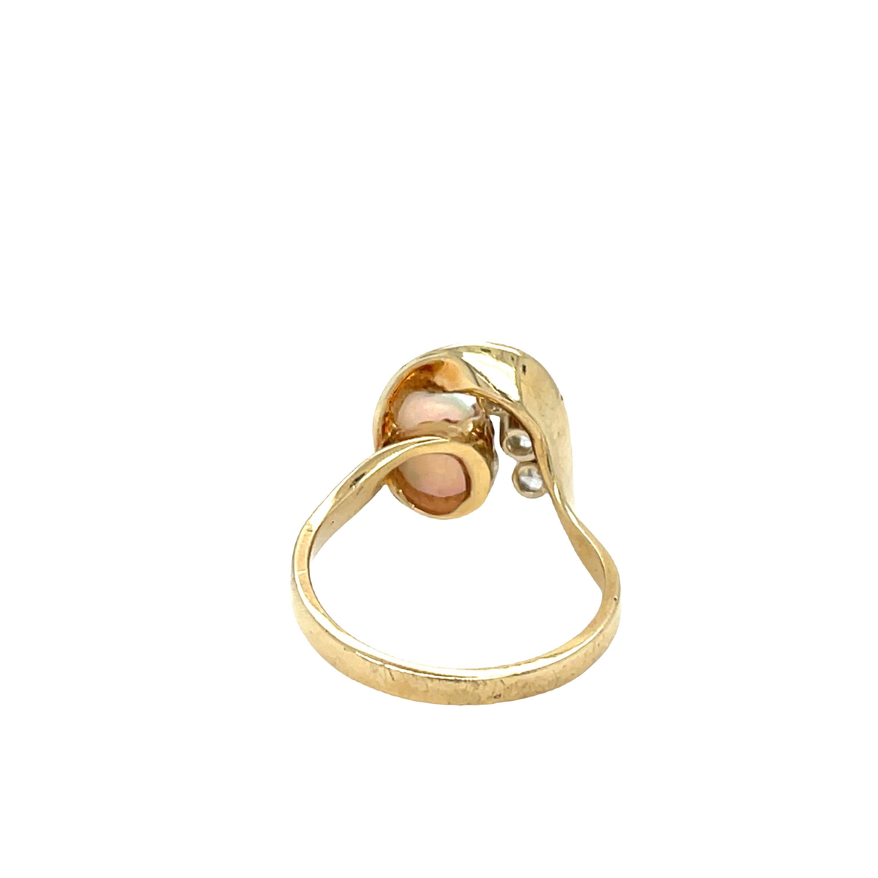 Ovaler Opal-Diamant-Ring in Wirbelform 14k Gelbgold (Ovalschliff) im Angebot
