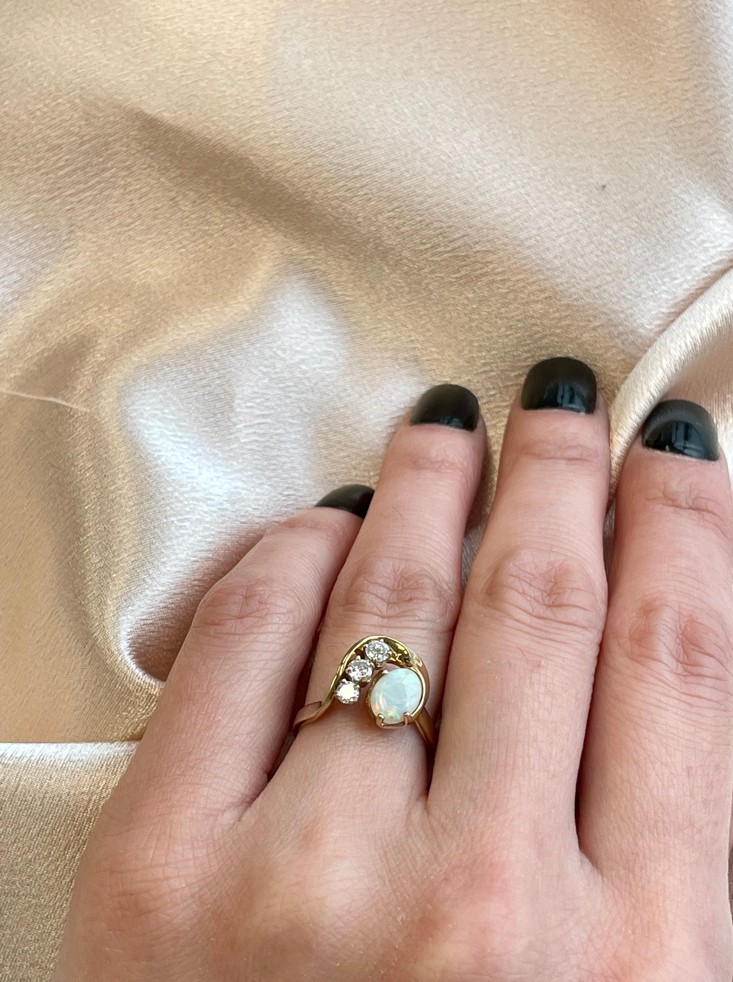 Ovaler Opal-Diamant-Ring in Wirbelform 14k Gelbgold im Angebot 3