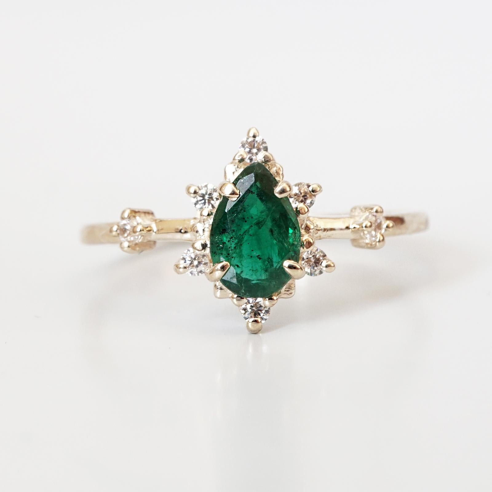 7x5MM Pear Emerald Diamond Yellow Gold Ring In New Condition For Sale In New York, NY