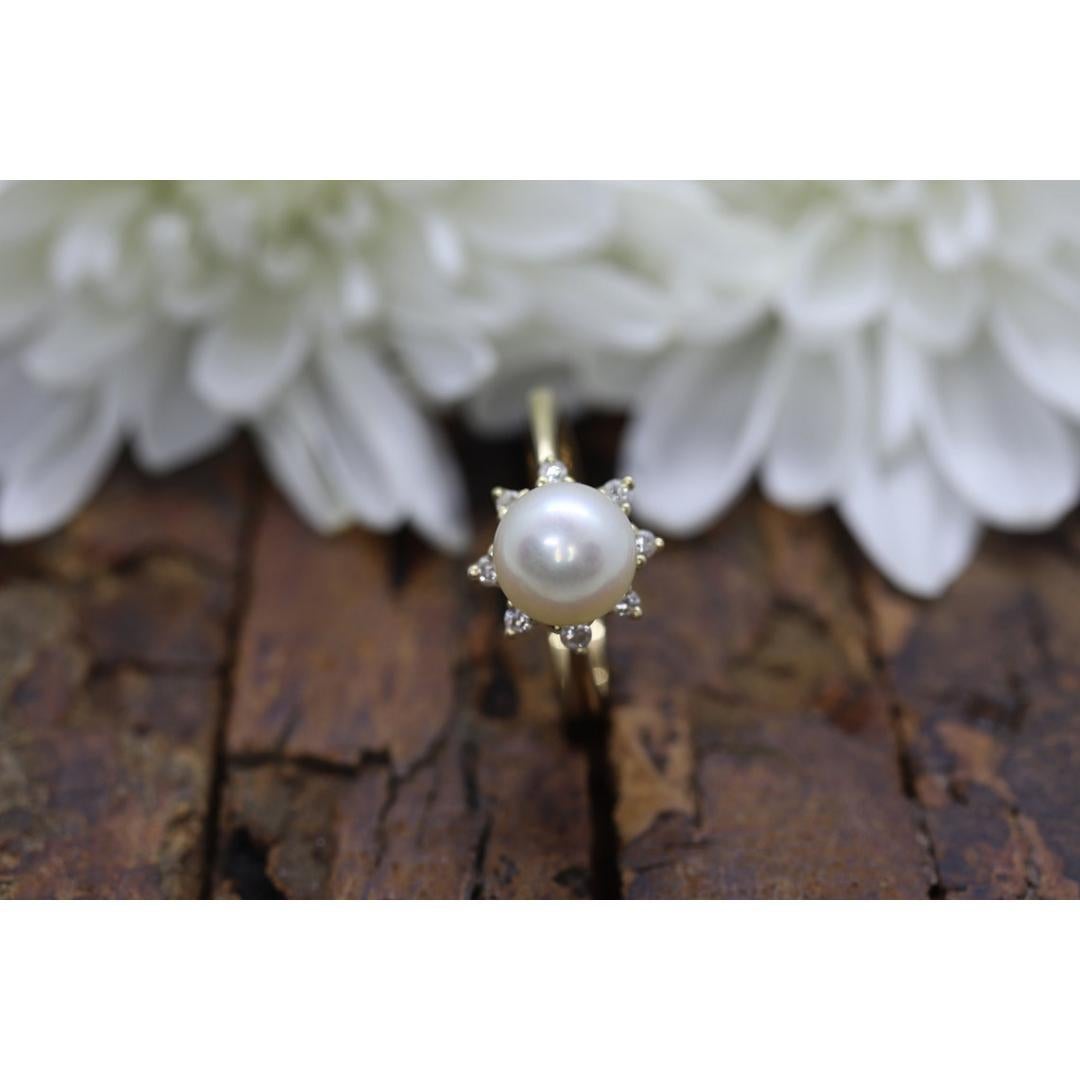 Vintage from the 1990s
Size: 6 US
Materials: Stone
Gemstone: Pearl
Gem Color: White
Band Color: Gold

Style: Minimalist

Extraordinary Pearl Ring. Akoya pearl set in Halo of wonderful diamonds. All in 14k Yellow Gold.

14k yellow gold
7.2mm diameter
