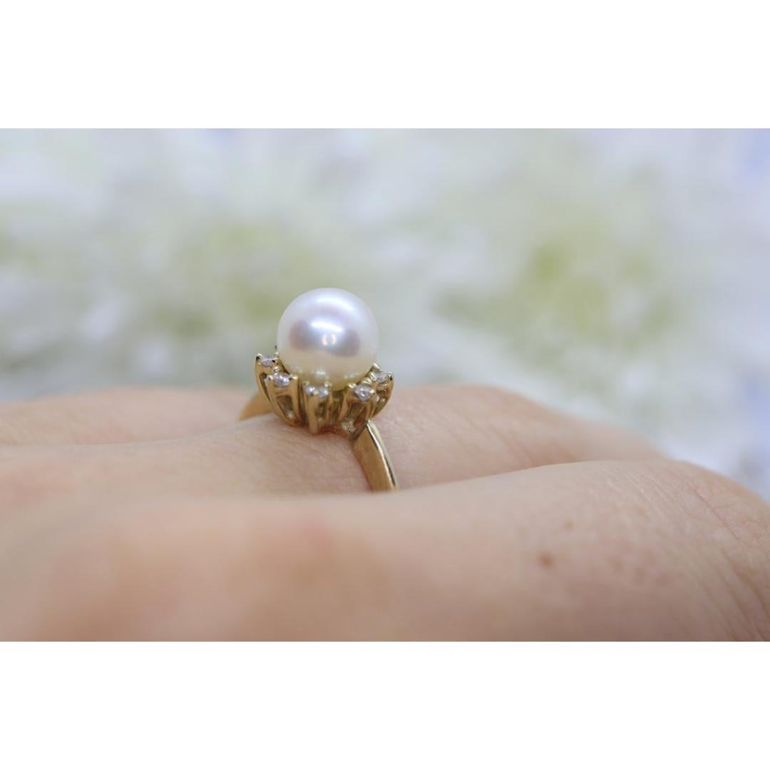 14k Pearl and Diamond Halo ring. 14k White gold Solitaire Halo ring with AKOYA In Good Condition For Sale In Port Charlotte, FL