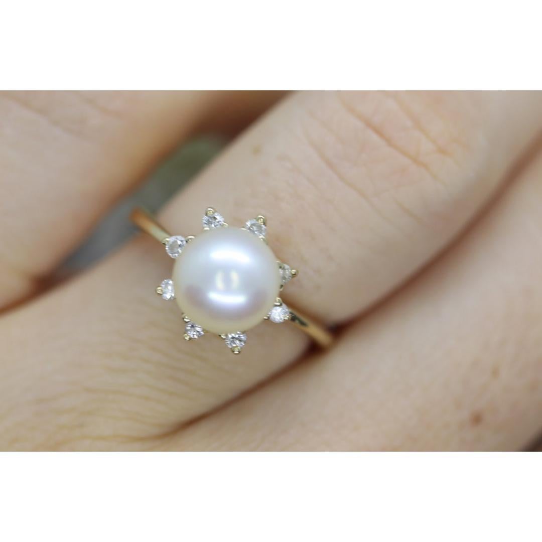 Women's 14k Pearl and Diamond Halo ring. 14k White gold Solitaire Halo ring with AKOYA For Sale