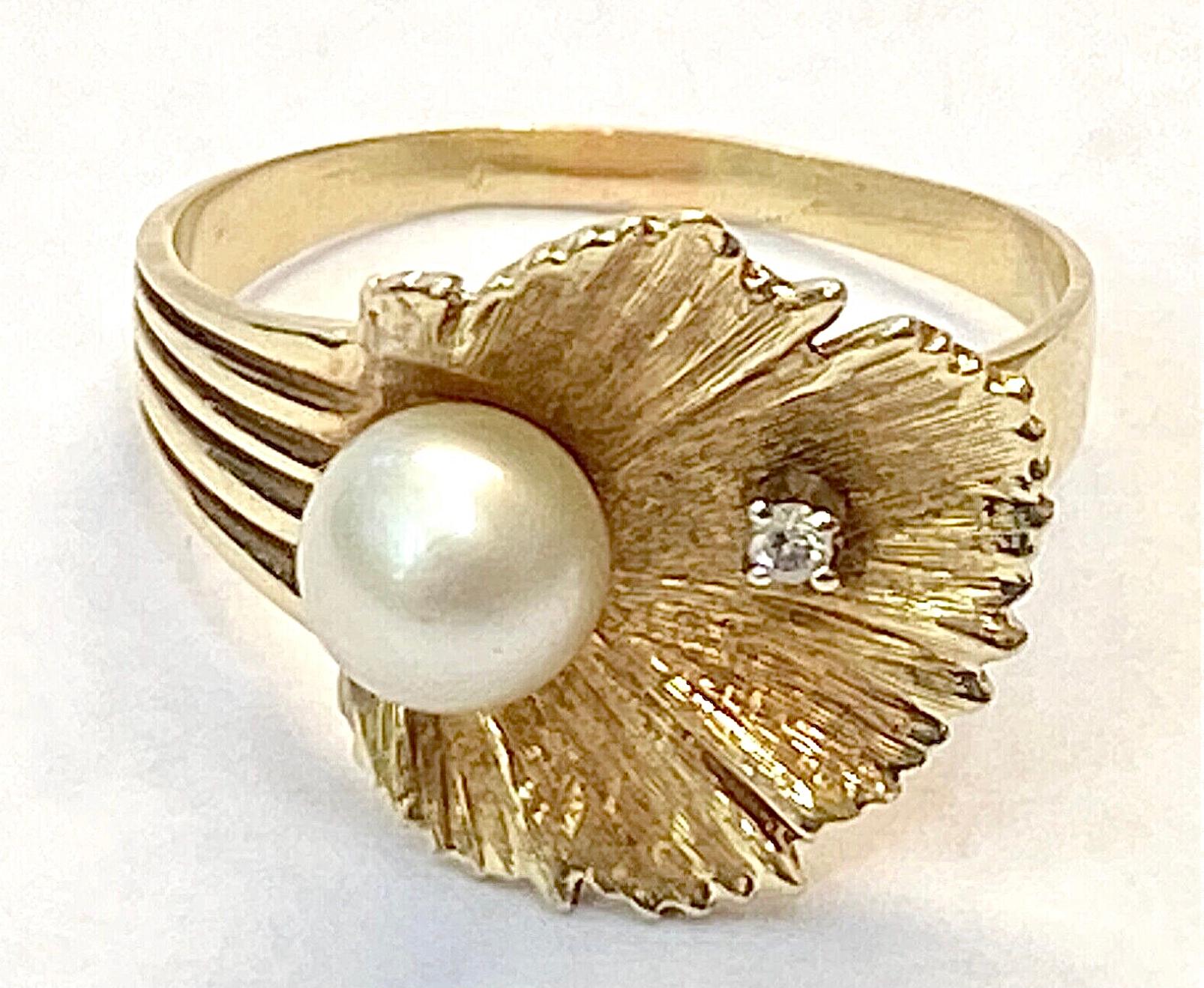Women's 14K Pearl And Diamond Ring For Sale