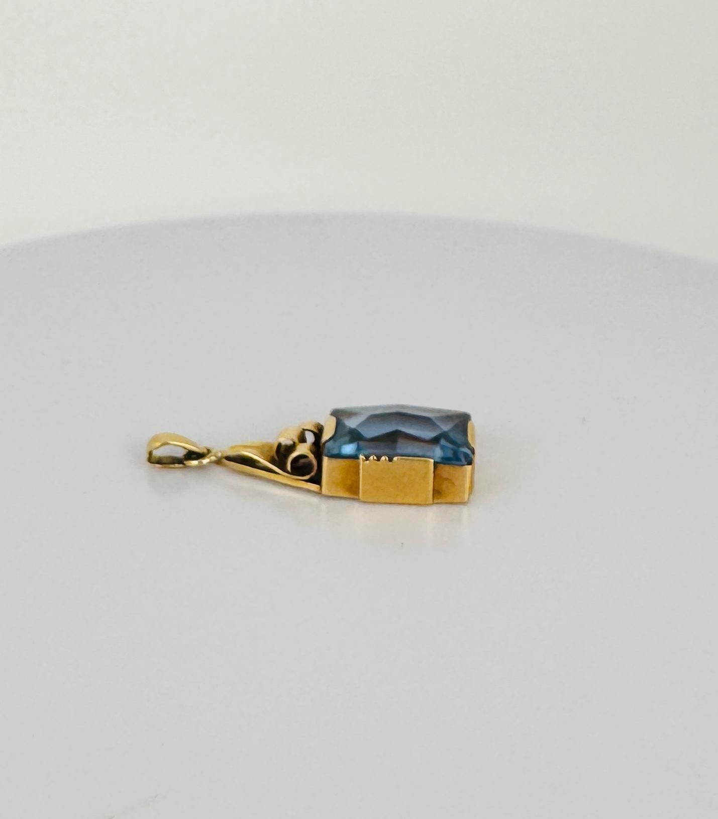 14 Karat Gelbgold-Anhänger mit blauem Spinell, facettierter Kissenanhänger, 1,5 Karat, 1960er Jahre im Zustand „Gut“ in Heemstede, NL