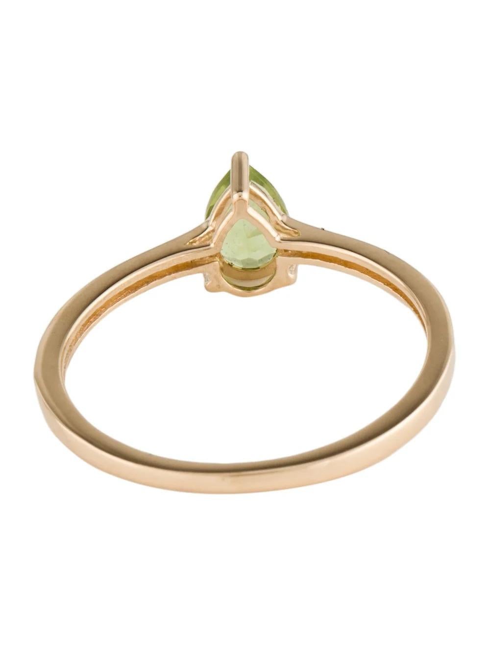 14K Peridot Cocktail Ring, Size 6.75: Elegant Design, Vibrant Color, Fine Gold In New Condition For Sale In Holtsville, NY