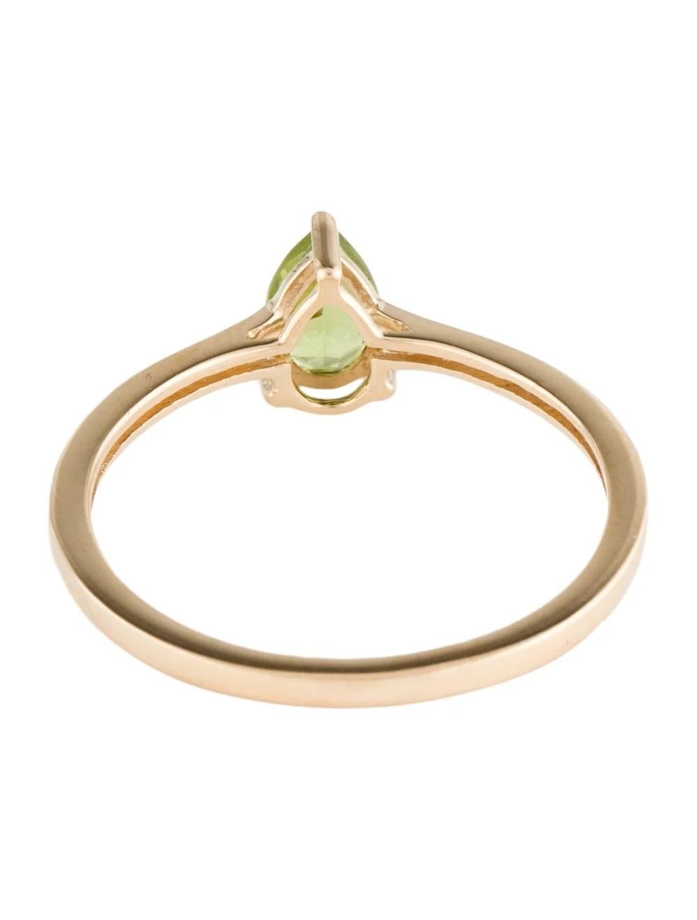14K Peridot Cocktail Ring, Size 6.75 - Green Gemstone Statement Piece, Elegant In New Condition For Sale In Holtsville, NY