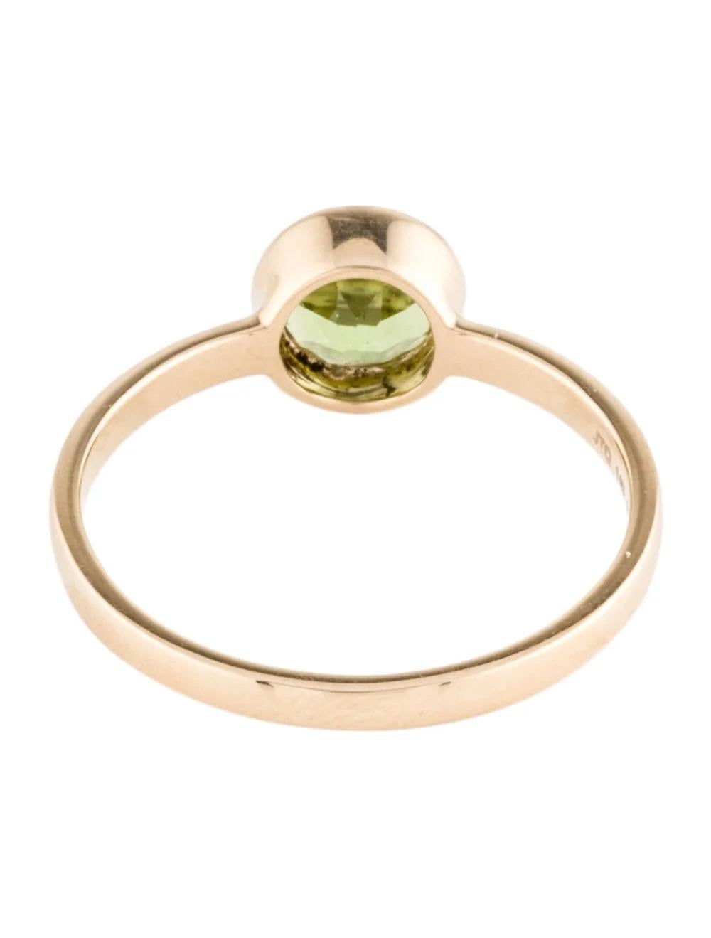 14K Peridot Solitaire Cocktail Ring Size 7, Green Gemstone Vintage, Fine Jewelry In New Condition For Sale In Holtsville, NY
