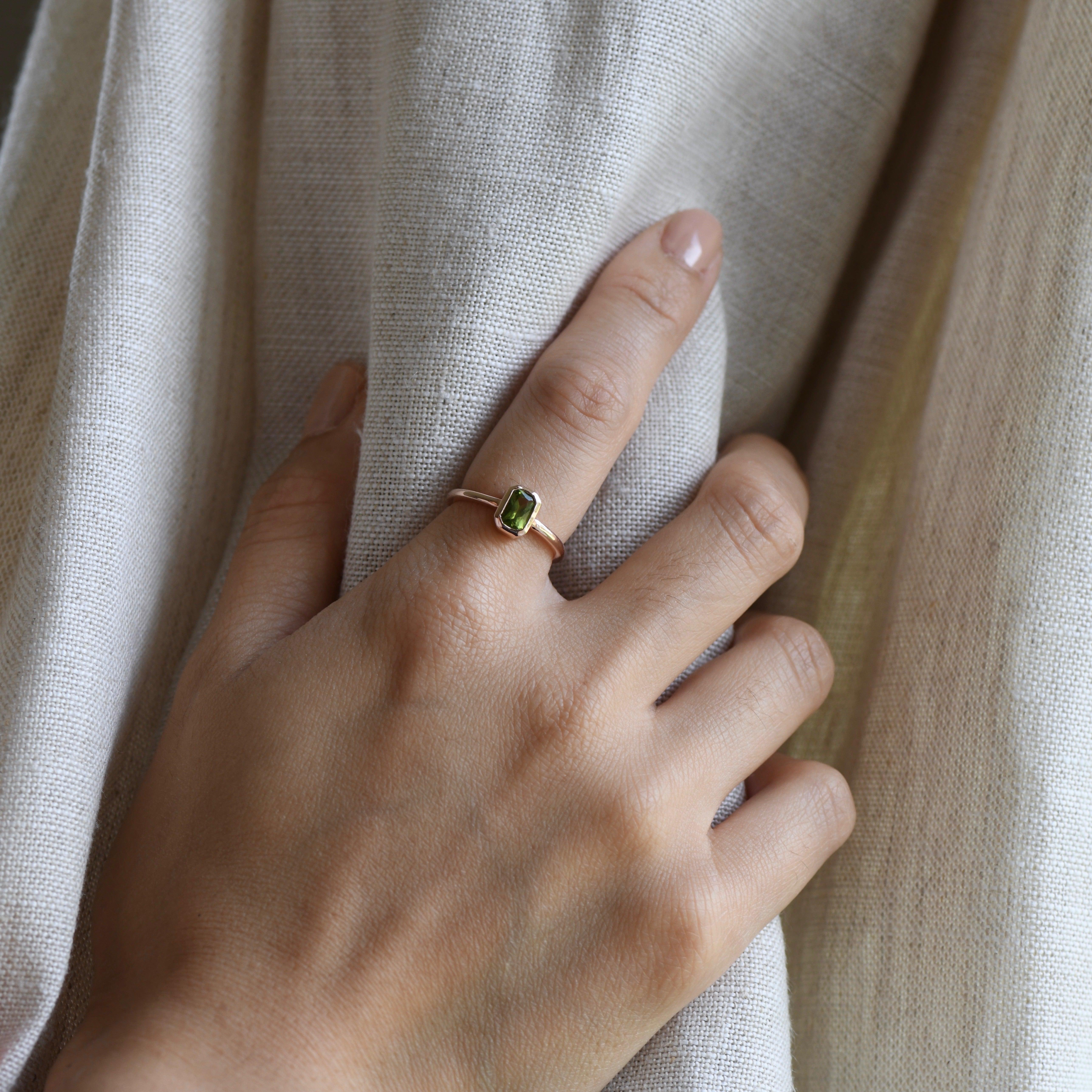 For Sale:  14k Peridot Solitaire Ring, Emerald Cut Rose Gold Ring 5