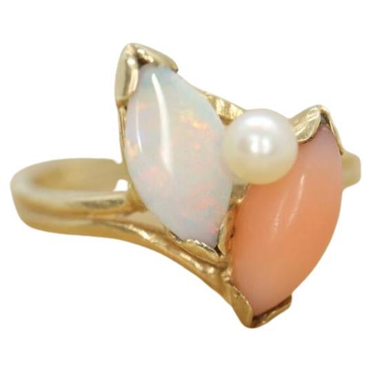 14k Rosa Koralle Opal und Perle Cabochon Cluster-Ring. Navette Pfirsich Koralle Opal