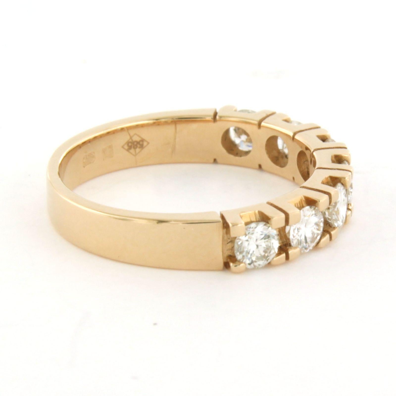 Ring aus 14k Roségold mit Brillant bis zu 0,88 ct - F/G - VS/SI - Ringgröße US 7 - EU 17.25 (54)

Ausführliche Beschreibung

Die Oberseite des Rings ist 3,7 mm breit und 2,7 mm hoch.

Ringgröße US 7 - EU 17.25 (54). Der Ring kann zum