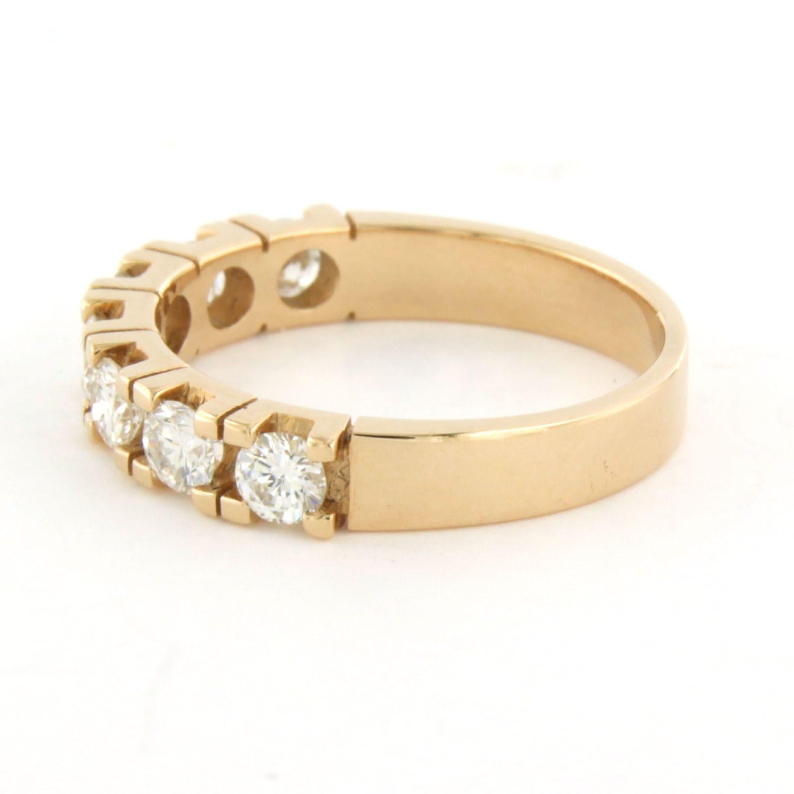 Ring aus 14 Karat Rotgold mit einem Diamanten im Brillantschliff von bis zu 0,88 Karat 3,7 Gramm (Moderne) im Angebot